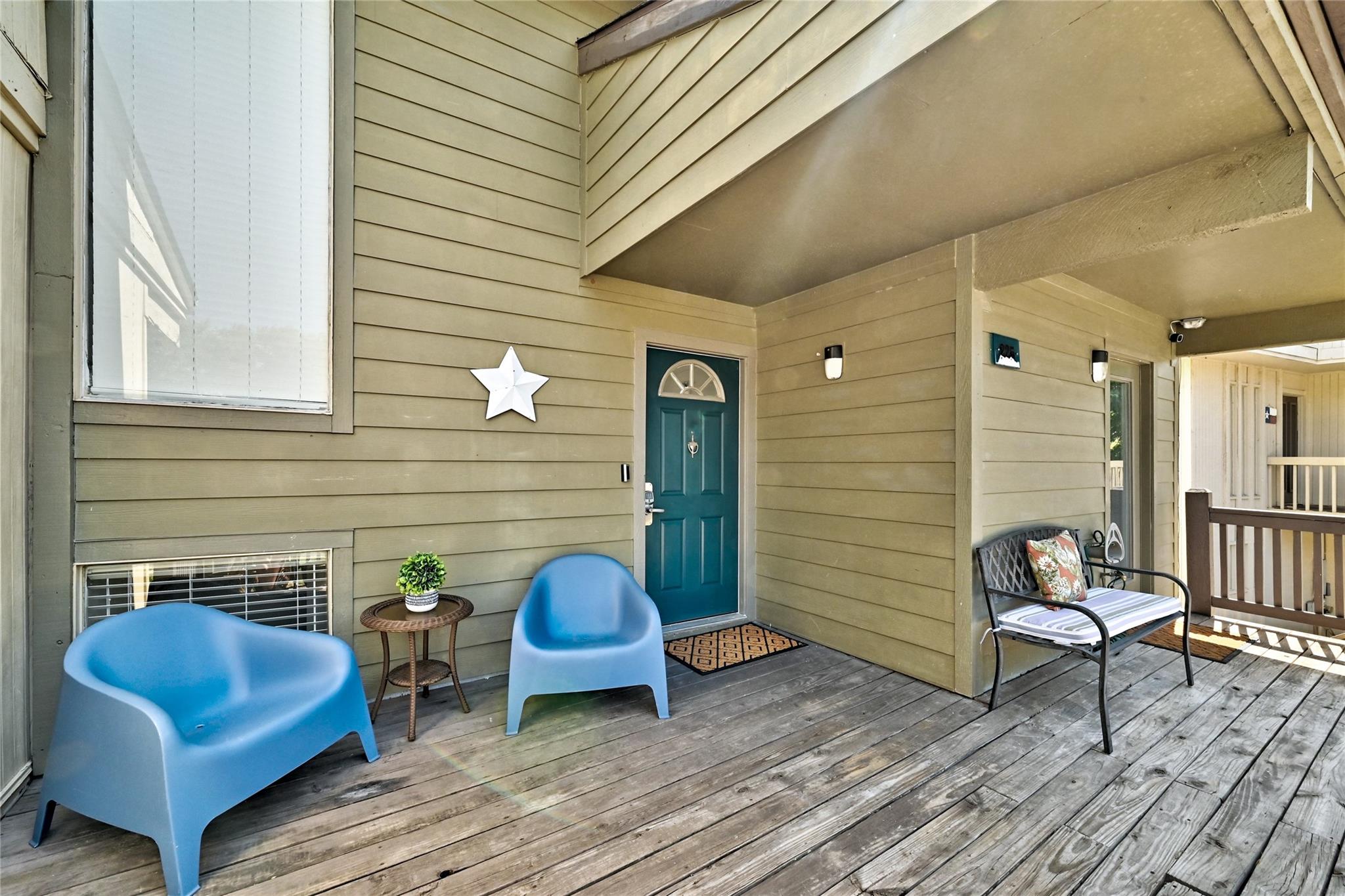 225 Comanche LN