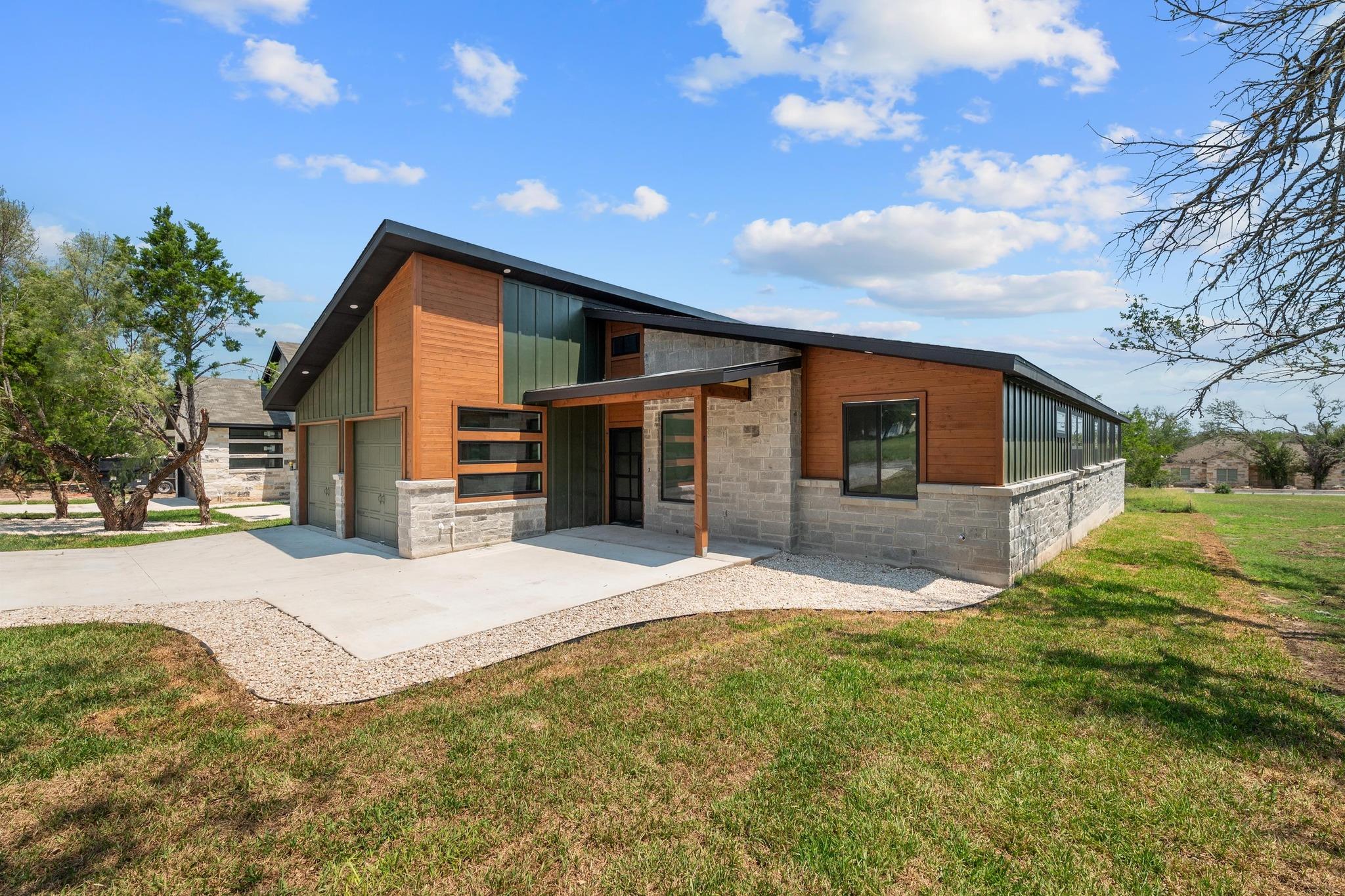 420 Bedford DR