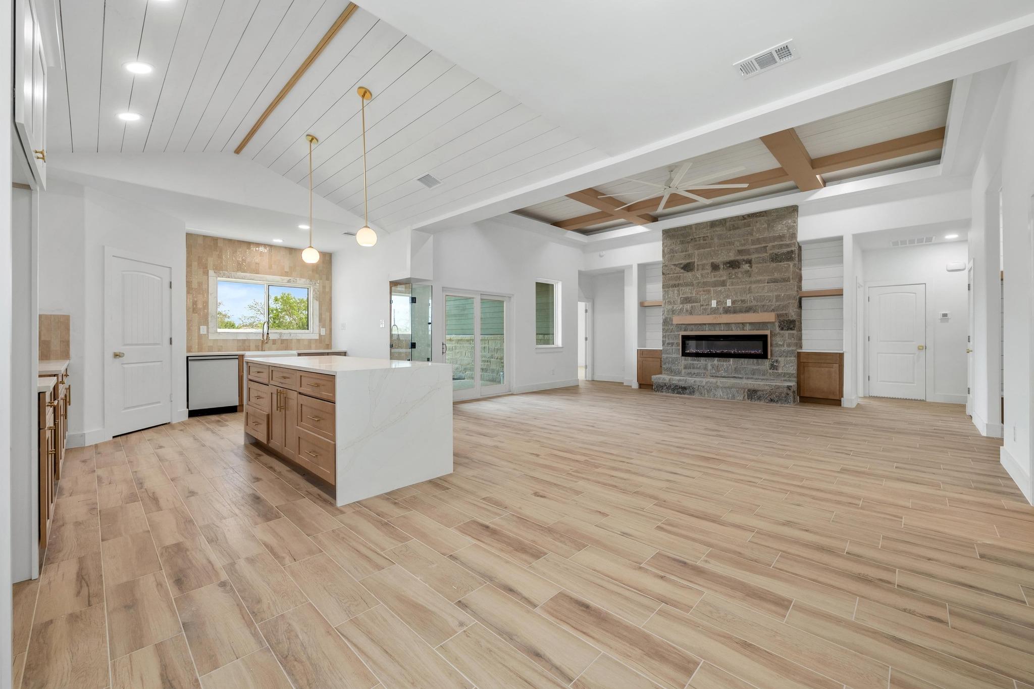420 Bedford DR