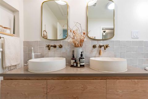 Tiny photo for 1601 Faro DR #1303, Austin, TX 78741 (MLS # 8101262)