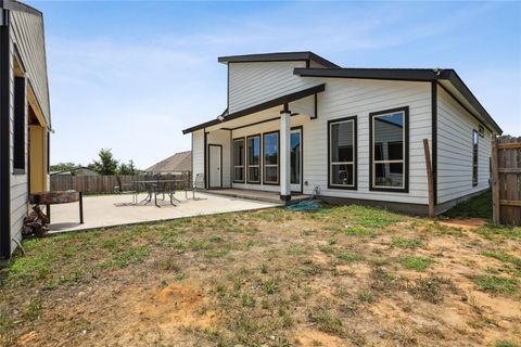 A home in Del Valle