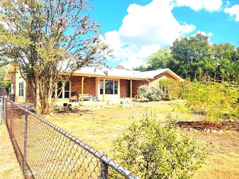 210 Merrywood LN San Marcos TX 78666