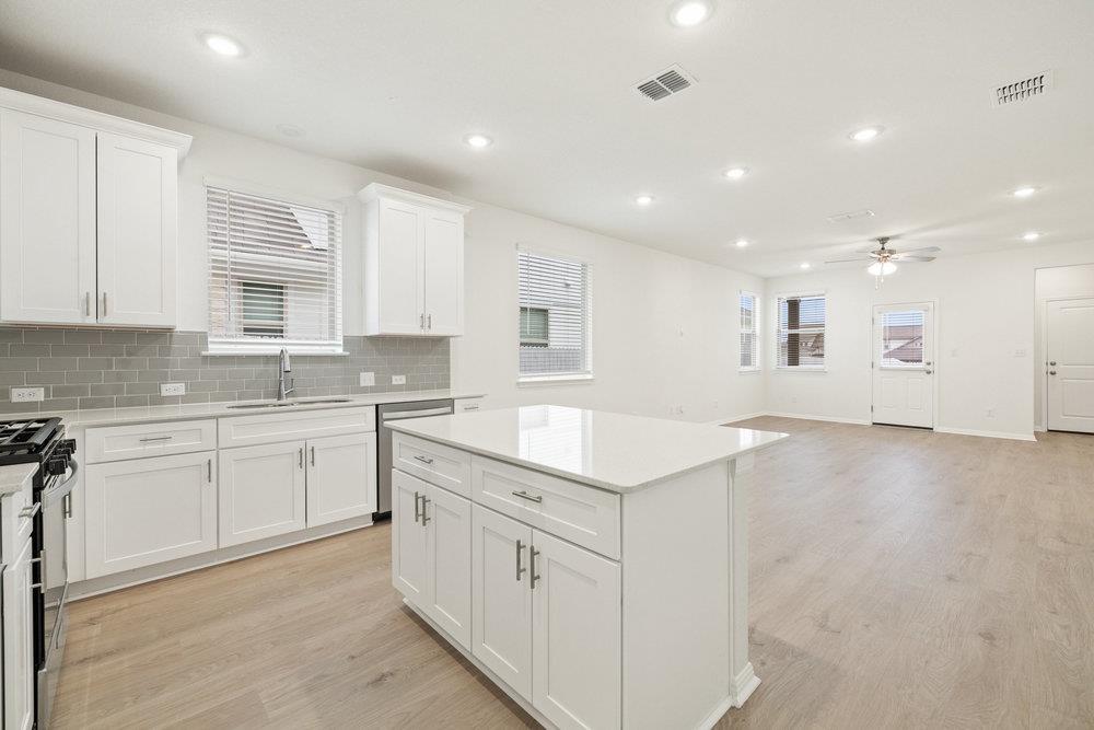 140 Tenny LN