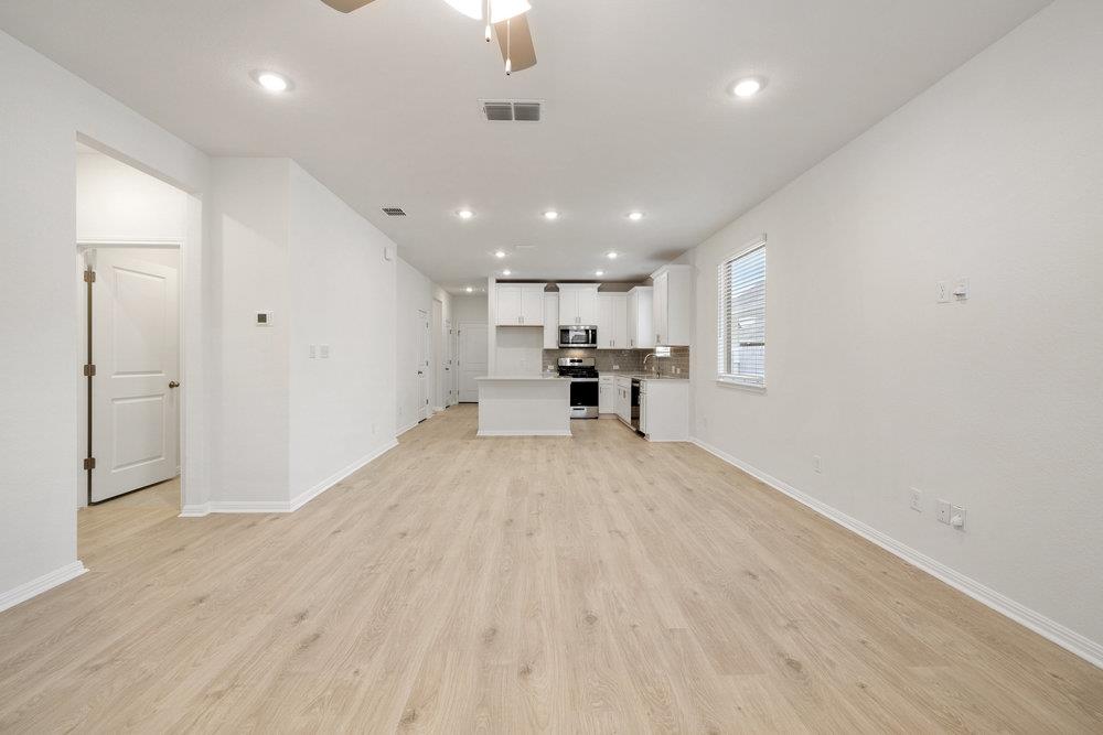 140 Tenny LN