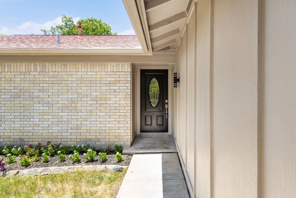 Photo of 10610 Berthound DR, Austin, TX 78758 (MLS # 9935490)