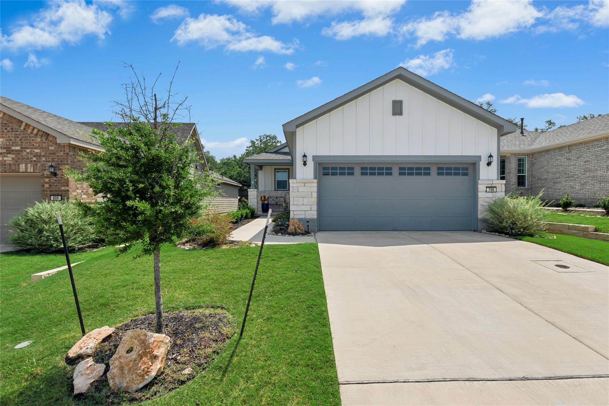 746 Livewater LN