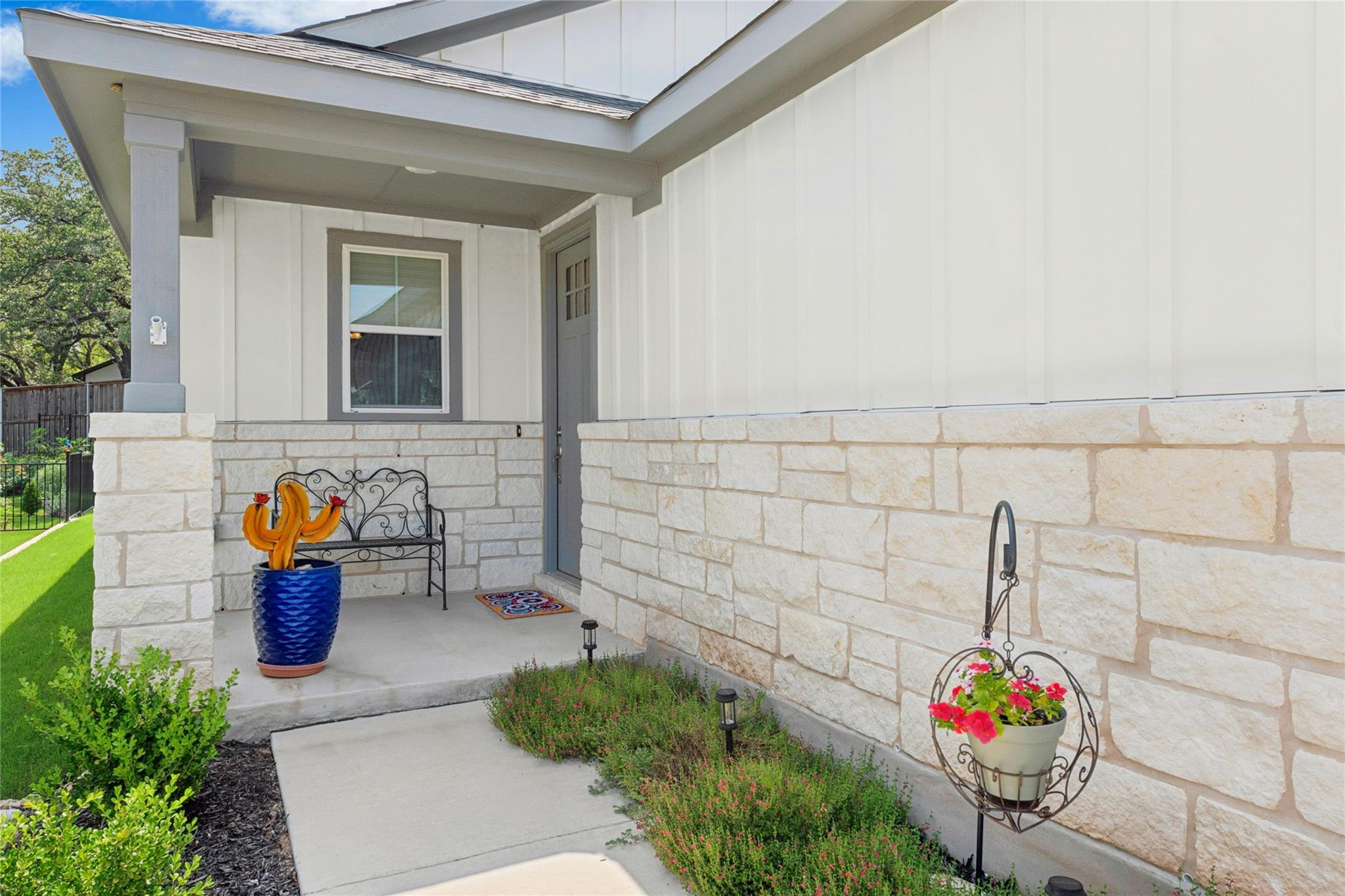 746 Livewater LN