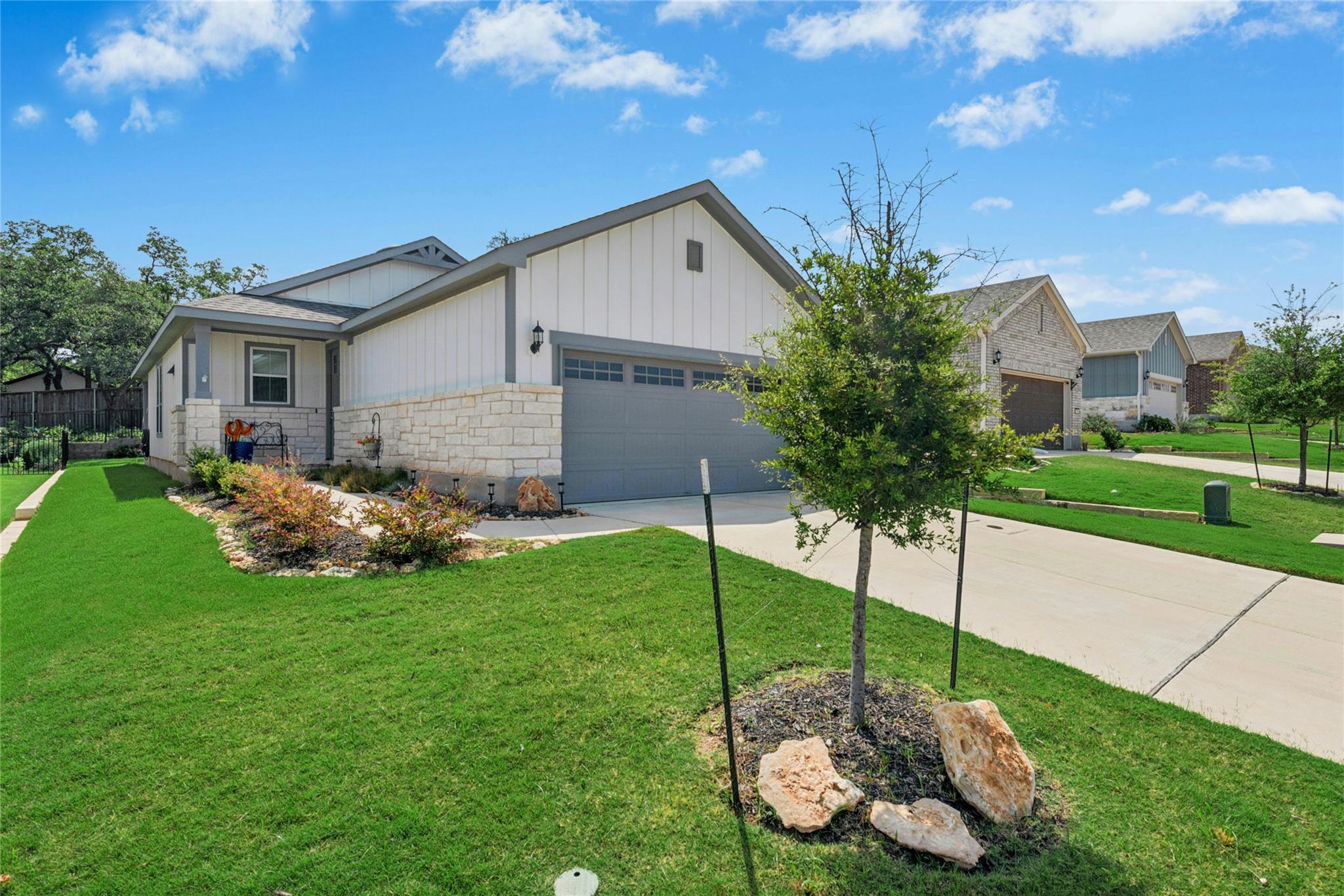 746 Livewater LN