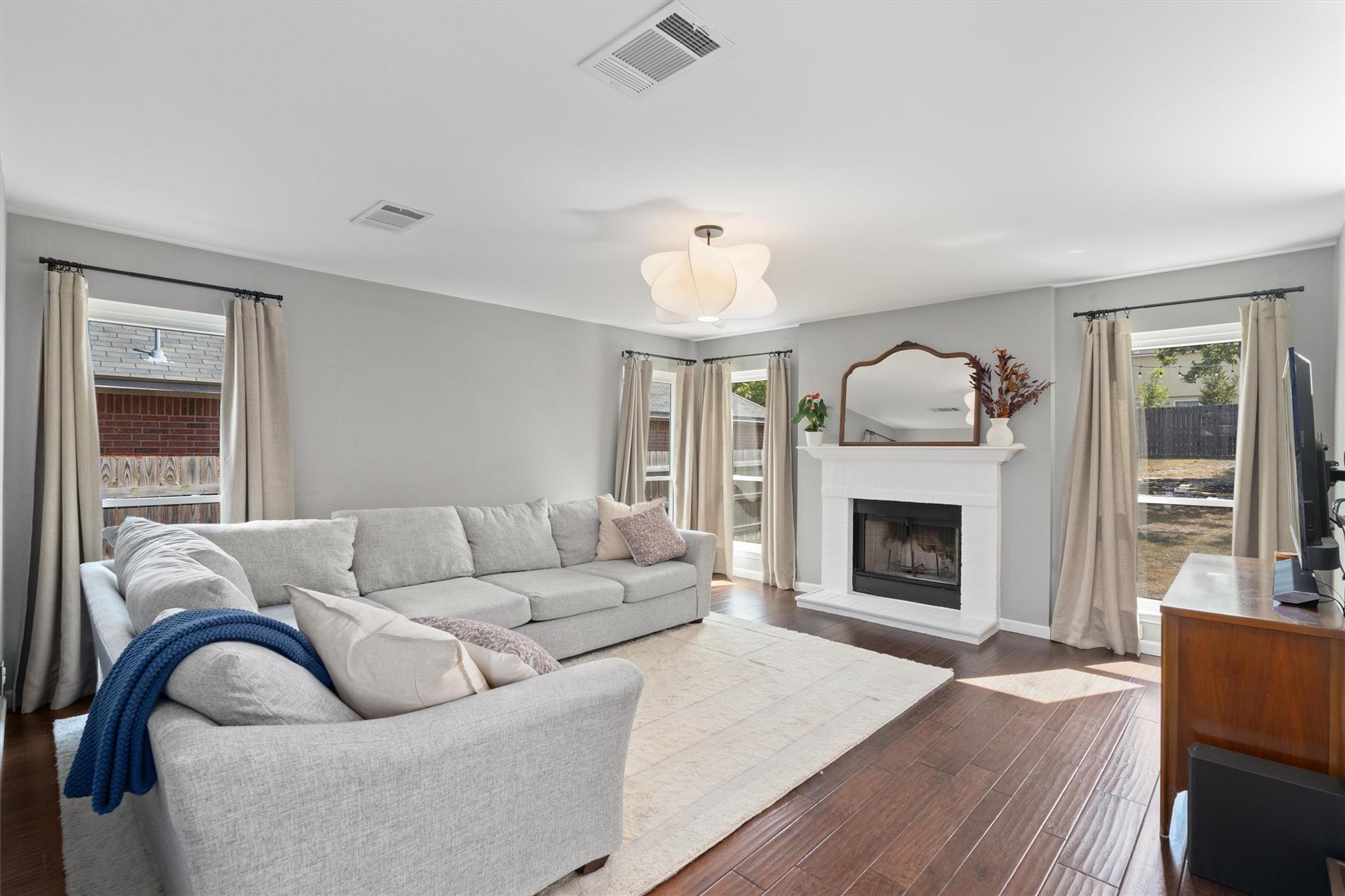 1009 Pioneer Bend DR