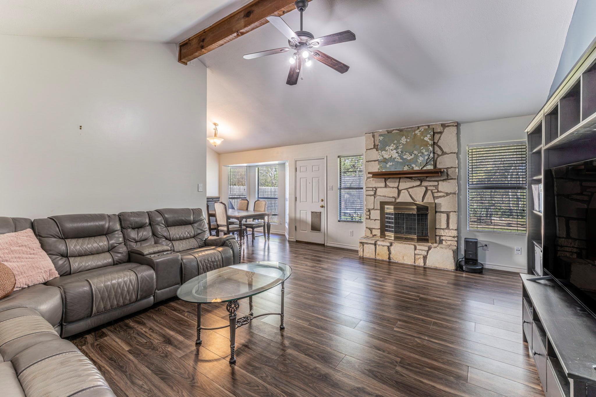 2402 Susan LN