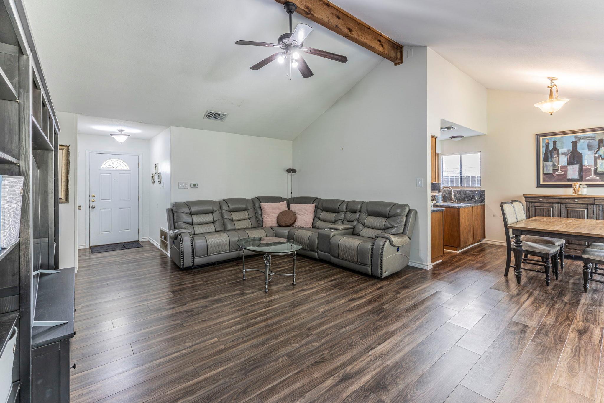 2402 Susan LN
