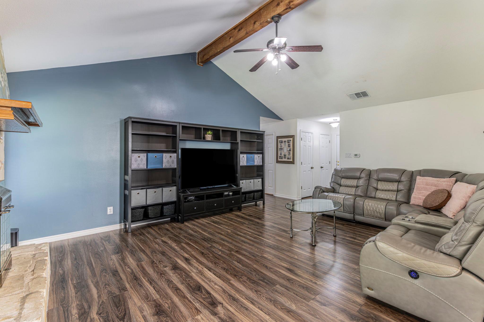 2402 Susan LN