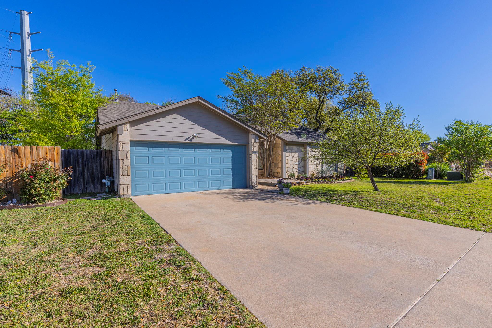 2402 Susan LN