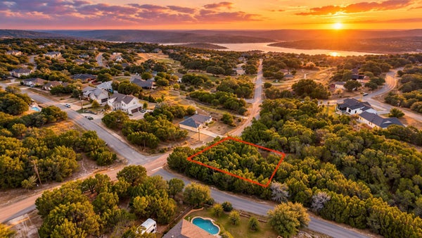 20414 HIGH DR, LAGO VISTA, TX 78645 - Image a036f5b06e6bbe41fafea9f8fcebbae3/2628005172