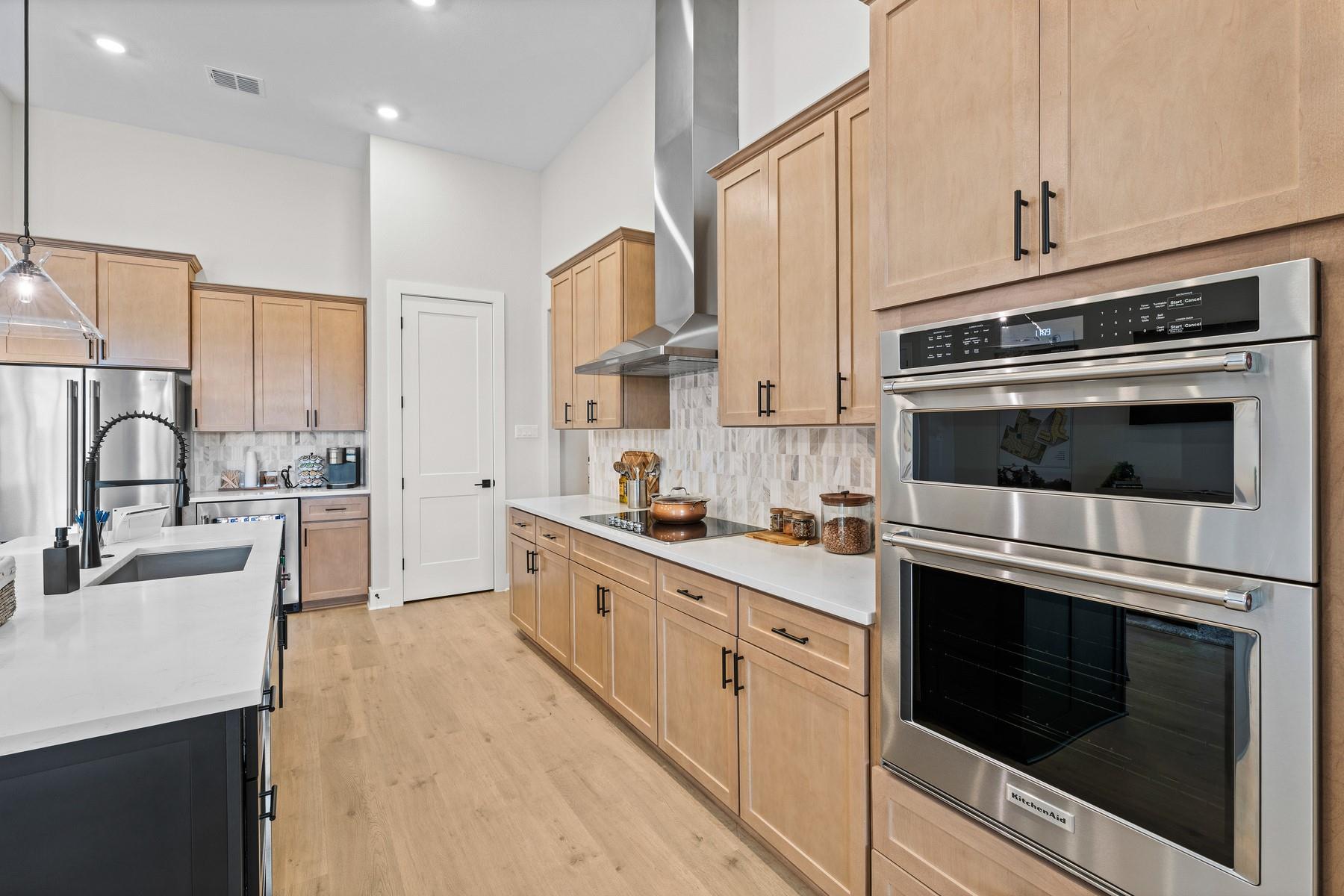 313 E Luna Blue LN