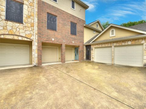 Photo of 1402 Parker LN, Austin, TX 78741 (MLS # 8991269)