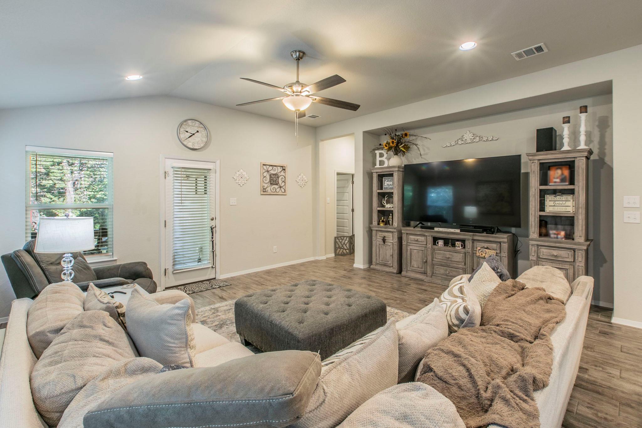 4202 Glendale LN