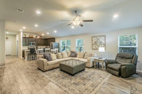 4202 Glendale LN Lago Vista TX 78645