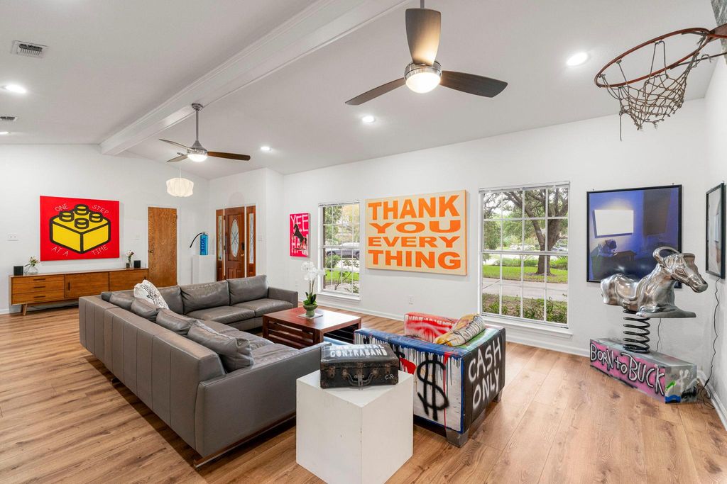Photo of 400 Hackberry ST, Lockhart, TX 78644 (MLS # 2095928)