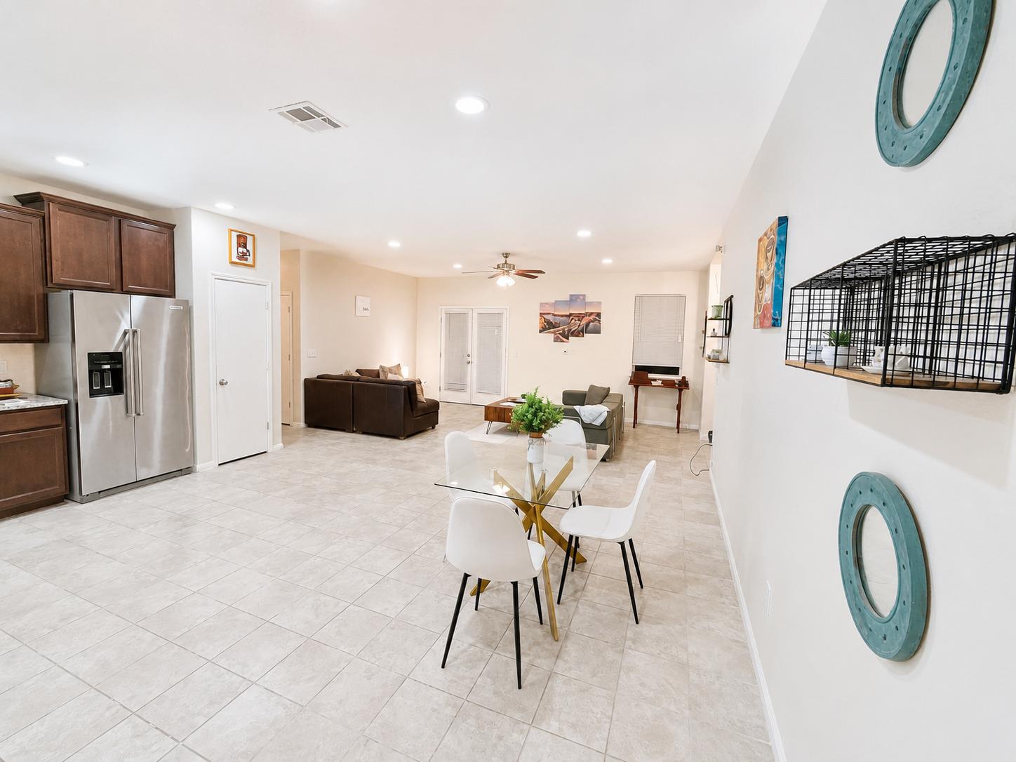 587 Twisted Oaks LN