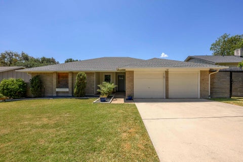 Photo of 2717 Charlesworth DR, Austin, TX 78745 (MLS # 1887911)