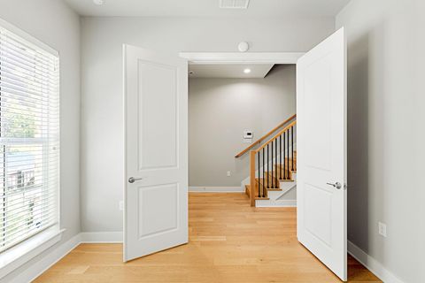 Tiny photo for 1215 Shore District DR, Austin, TX 78741 (MLS # 6883220)