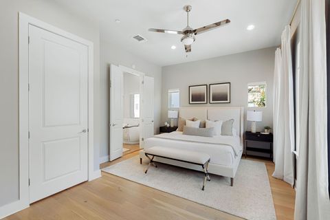 Tiny photo for 1215 Shore District DR, Austin, TX 78741 (MLS # 6883220)