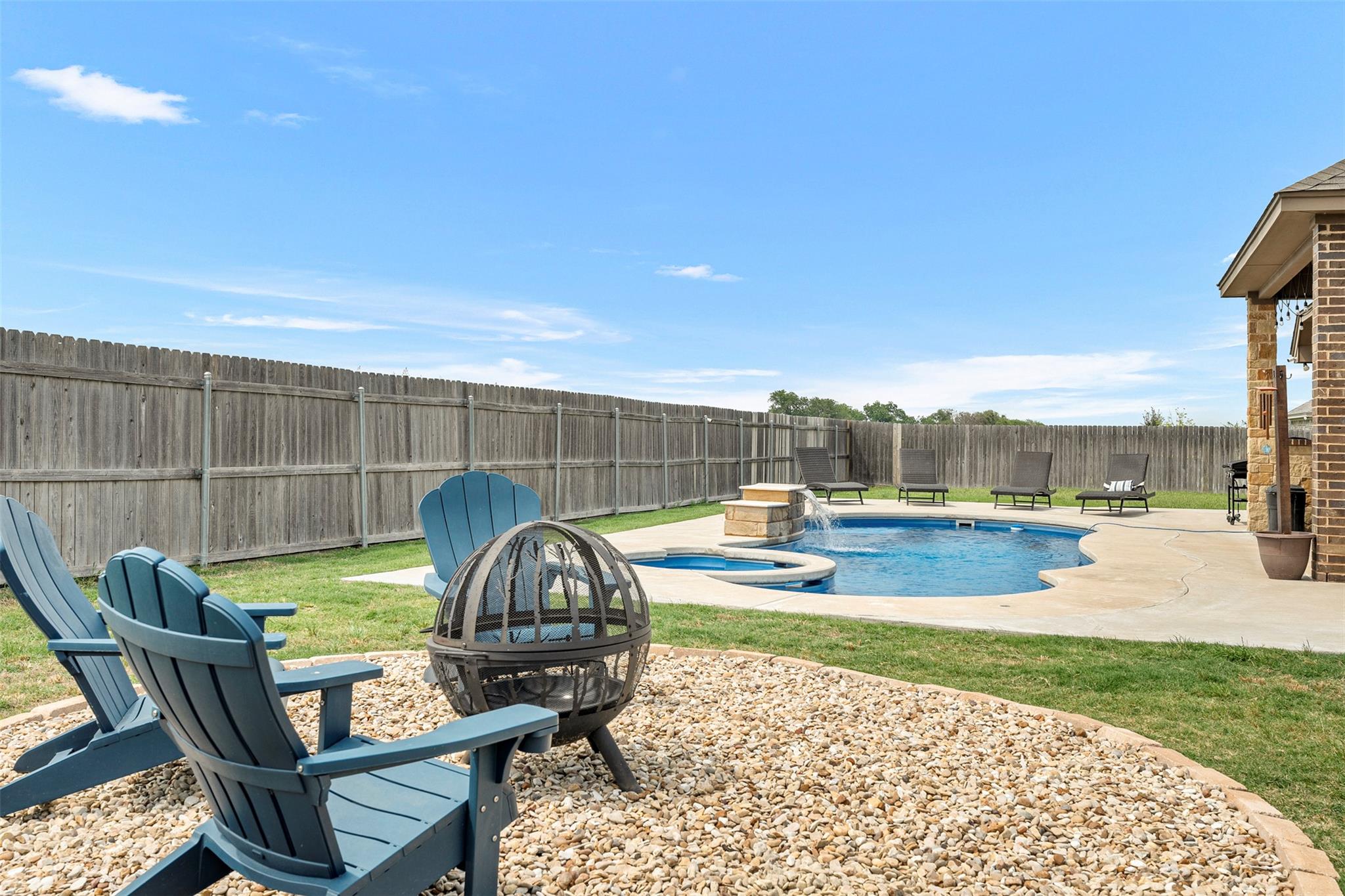 502 Oak DR