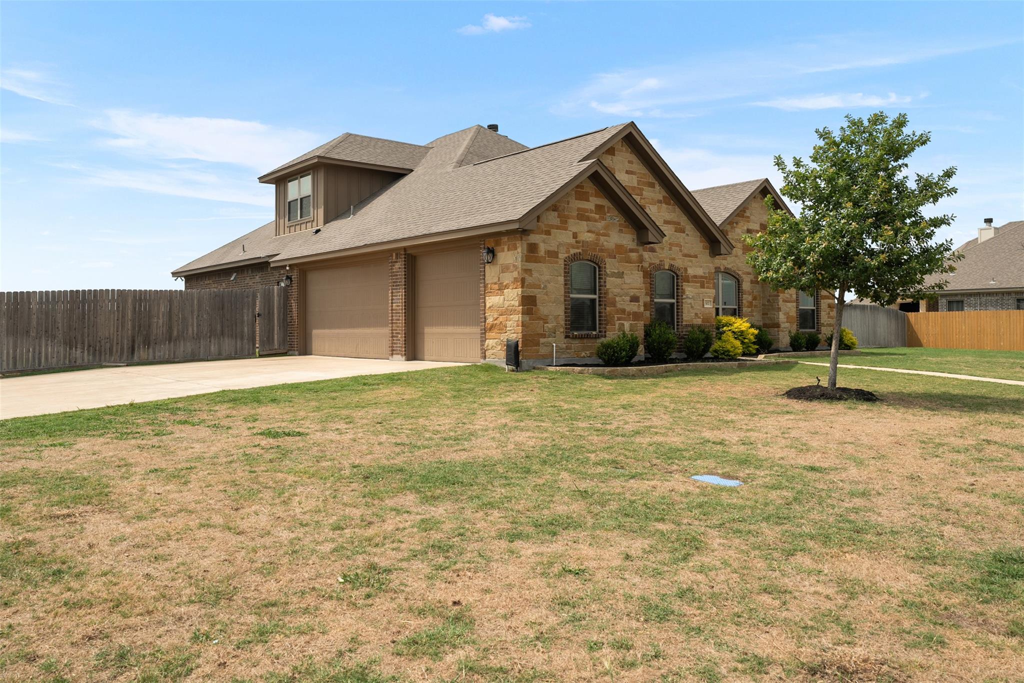 502 Oak DR