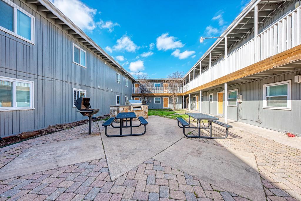 2401 Manor St RD 118