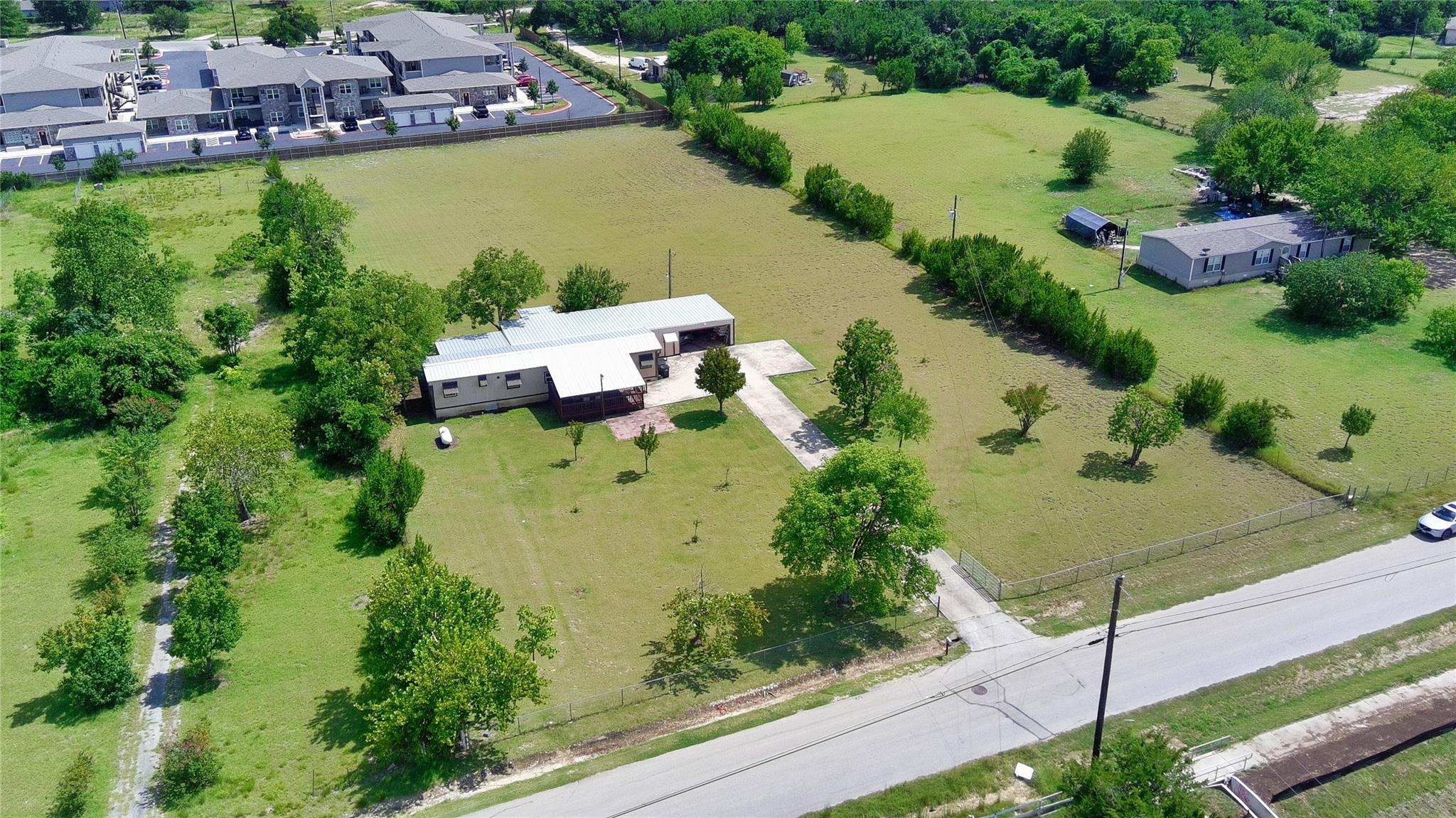 500 Lion DR