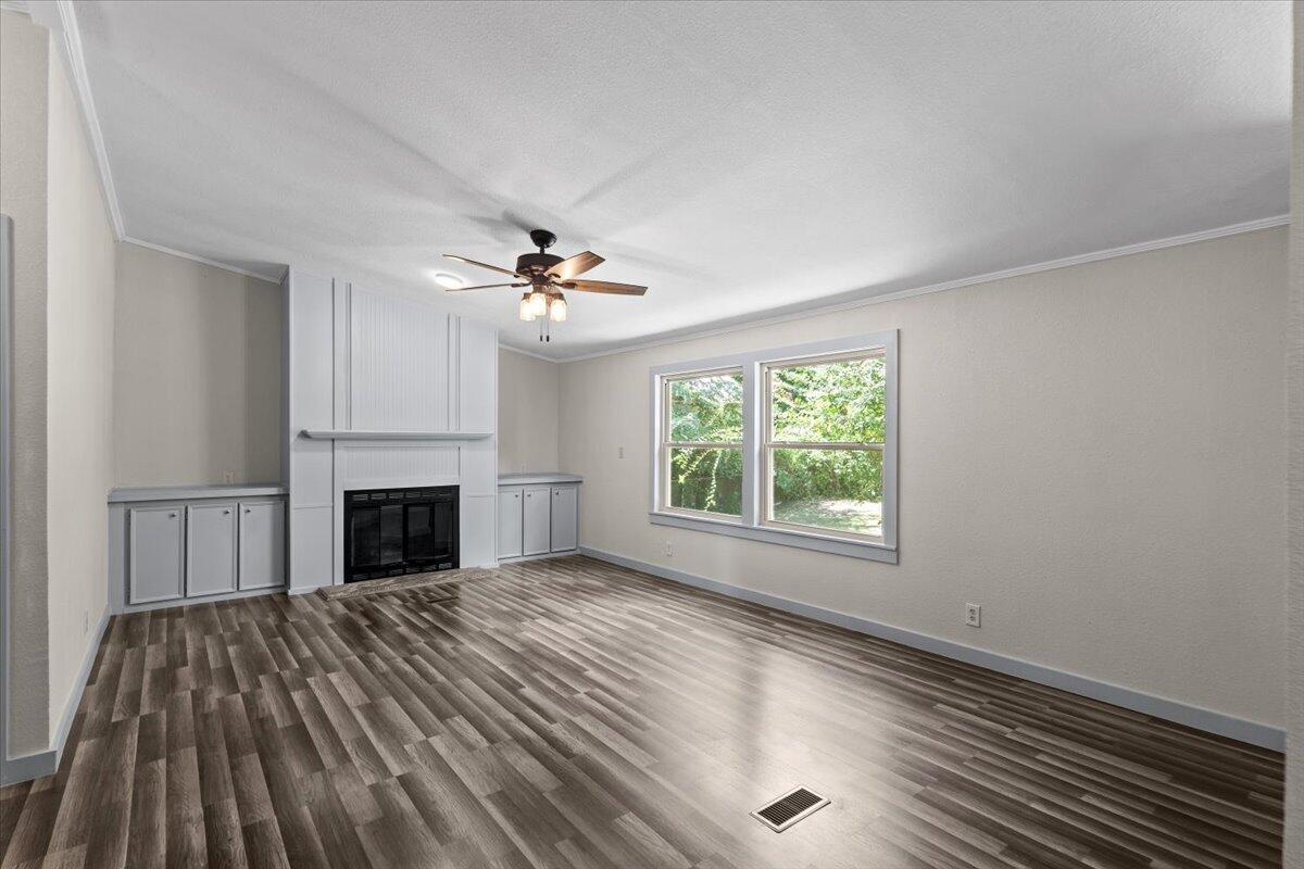 2301 Sumac LN