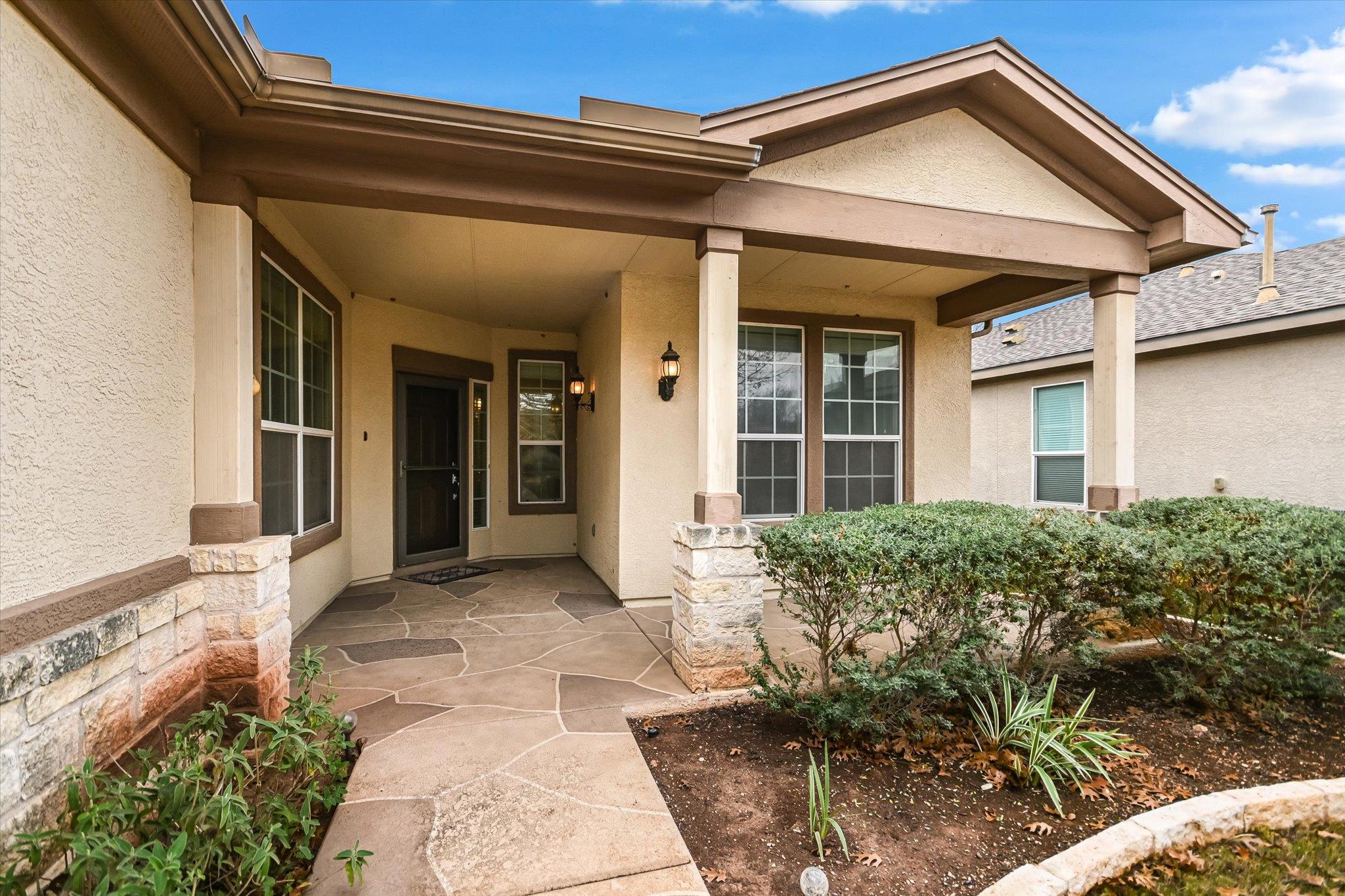 915 Apache Mountain LN