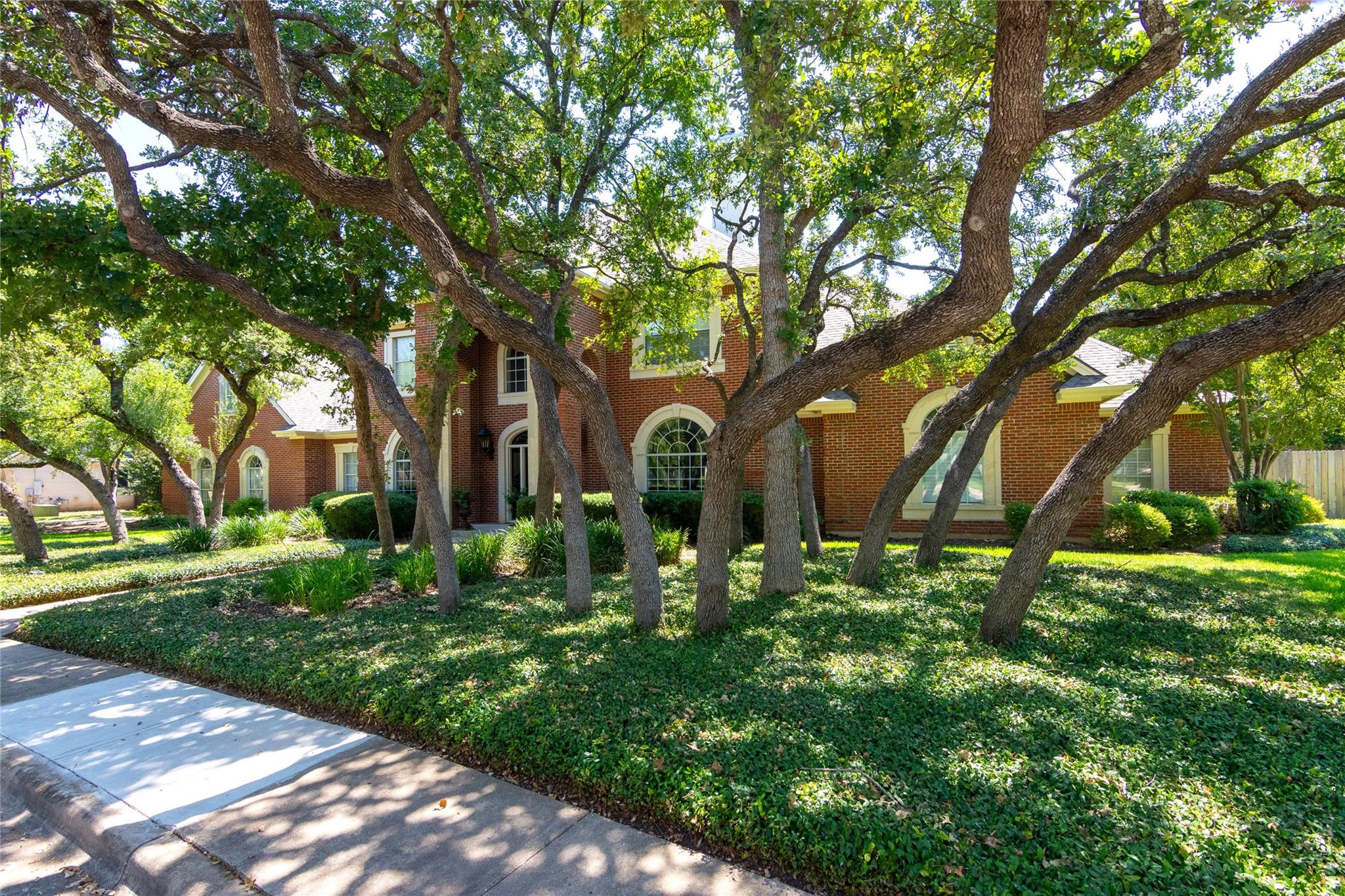 2315 Woodway