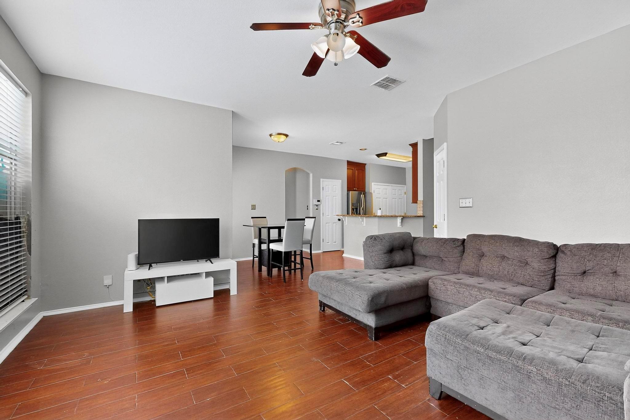 2403 Willow WAY