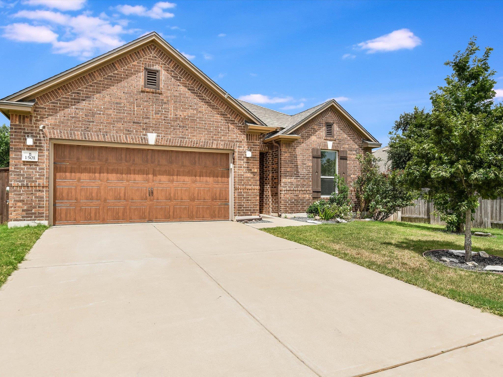 1501 Uhland DR