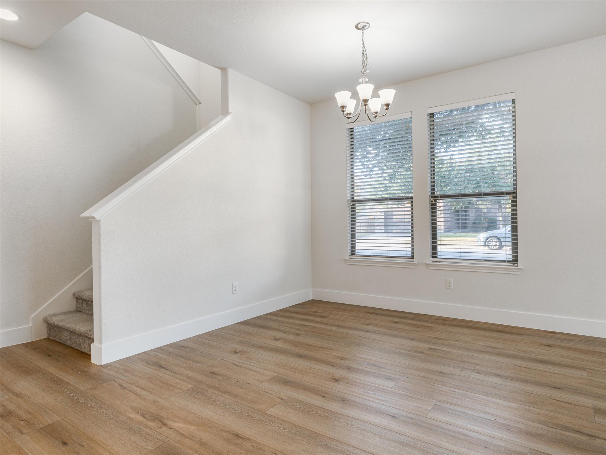 323 Settlers Home DR