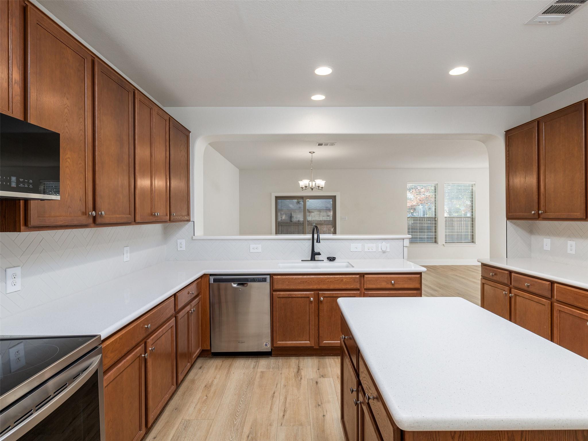 323 Settlers Home DR