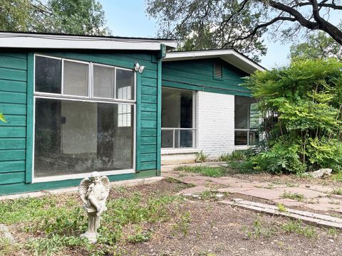 Photo of 7607 Forest Wood RD, Austin, TX 78745 (MLS # 7196304)
