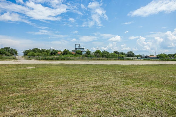 S TITUS ST, GIDDINGS, TX 78942 - Image a244bb3e7e33d9438aea4c8bf660082e/2546092986