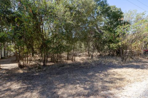 207 Kahana LN Bastrop TX 78602