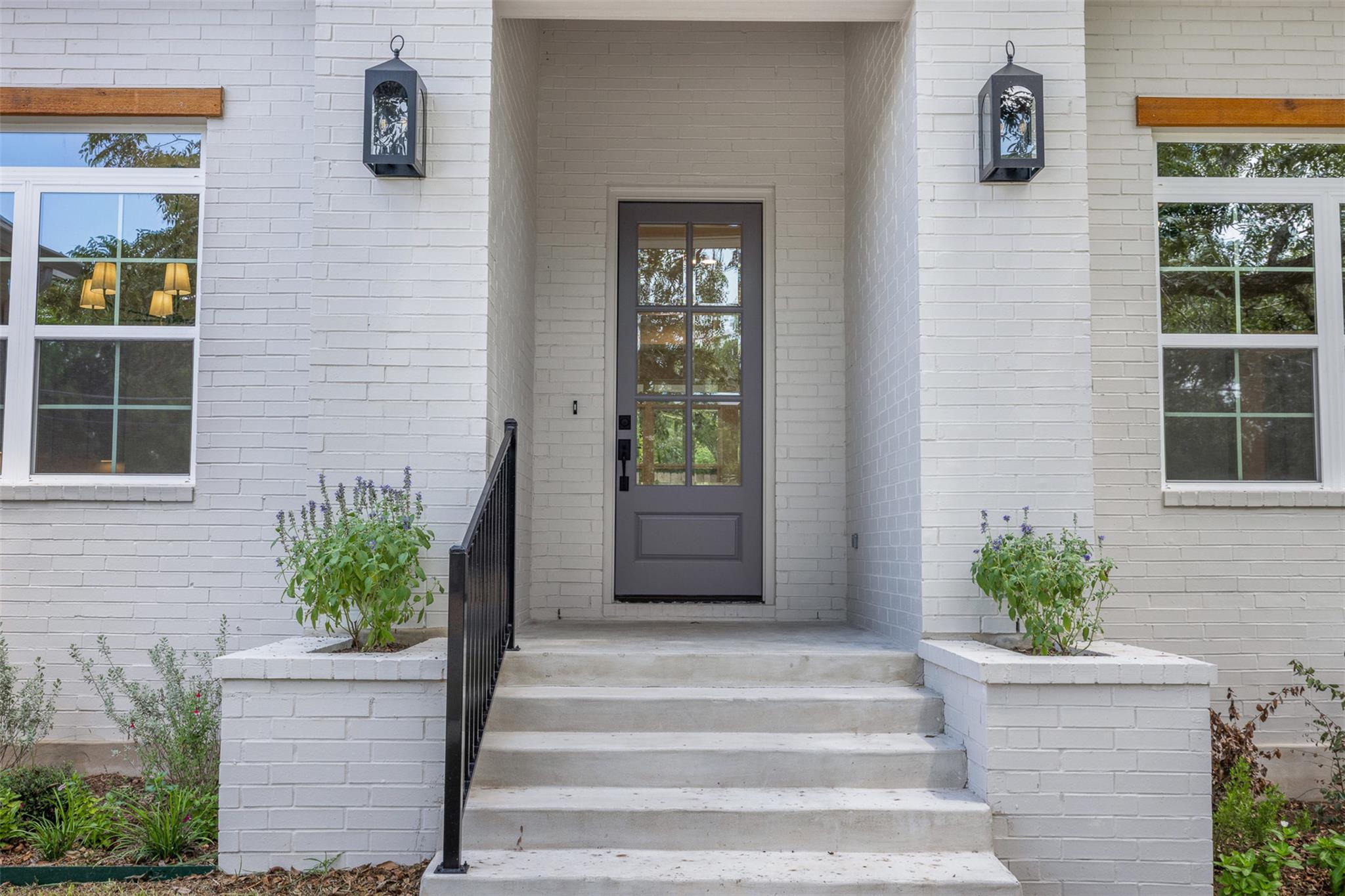 271 College S