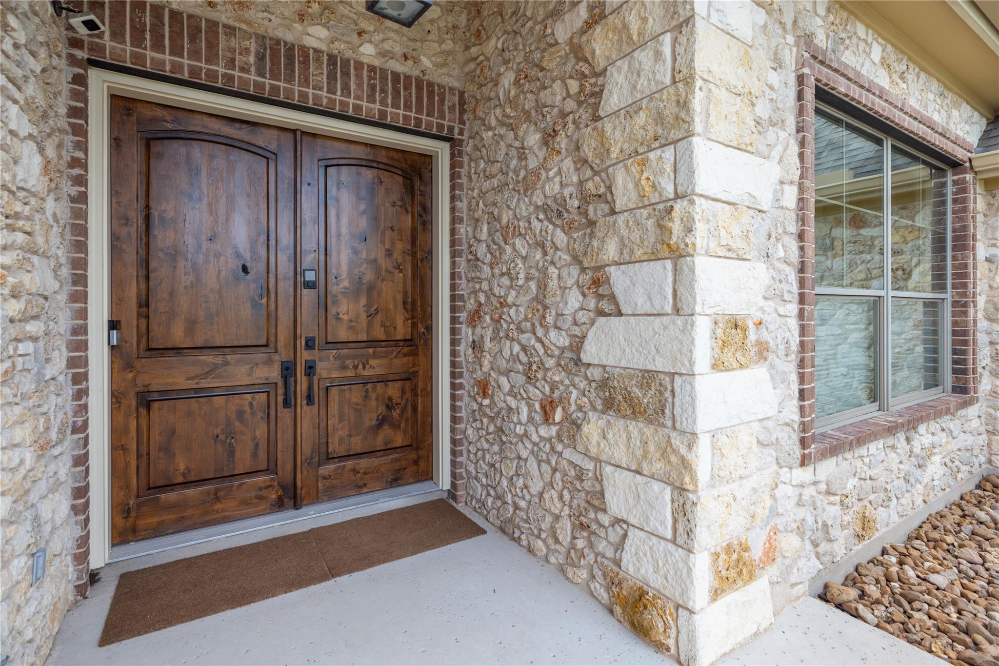 204 E Vienna DR