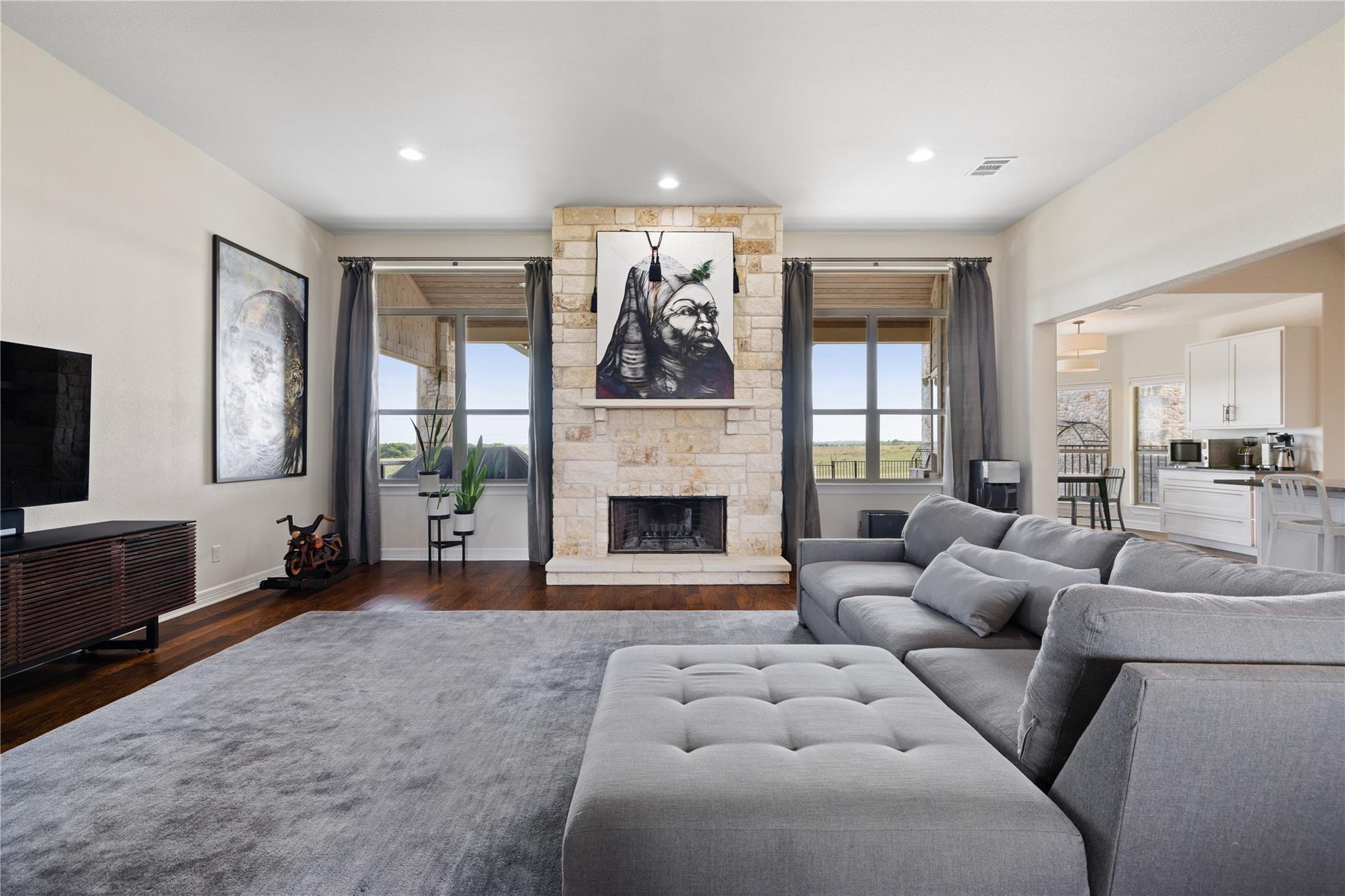 204 E Vienna DR