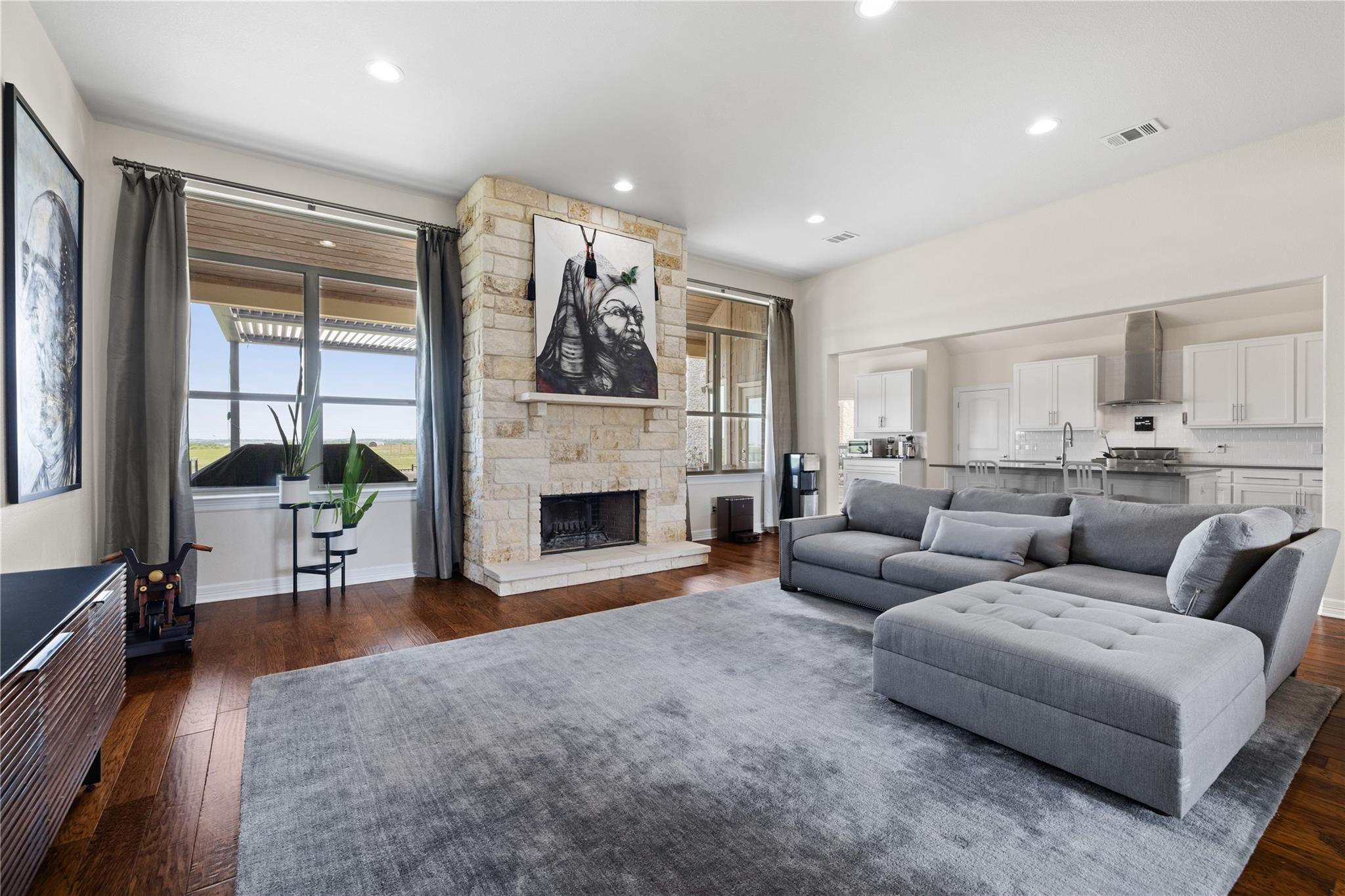 204 E Vienna DR