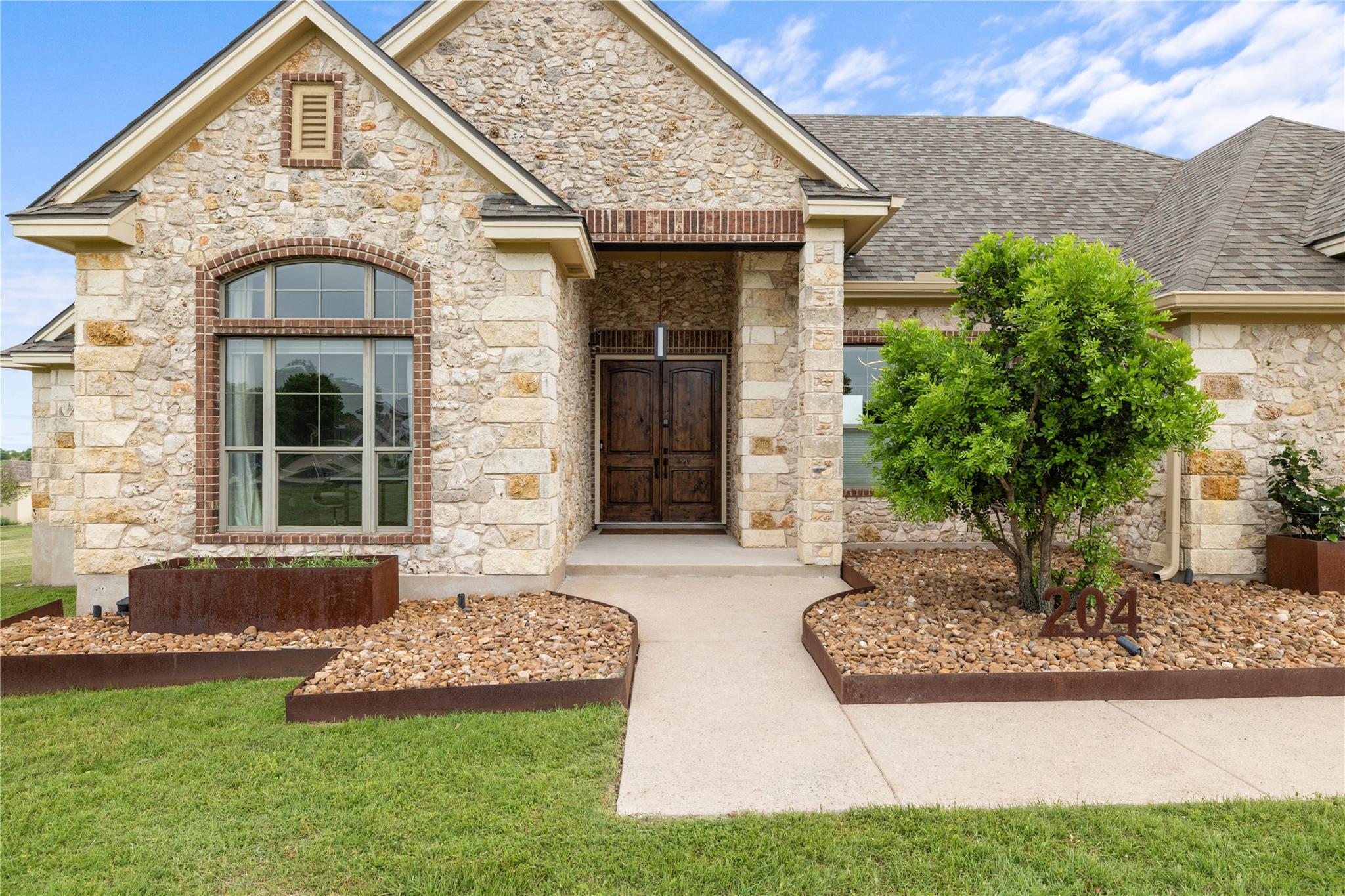 204 E Vienna DR