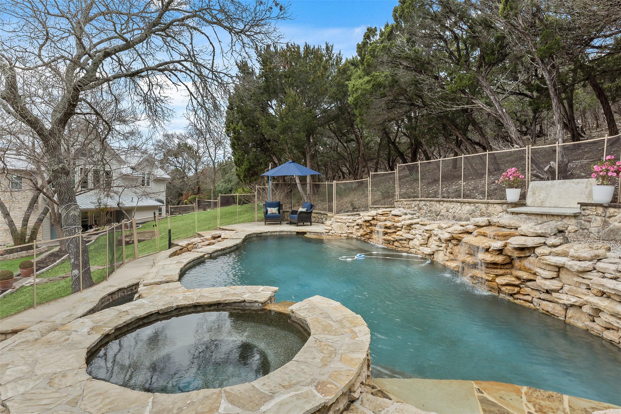 5926 Lakeside DR