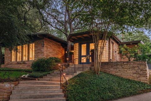 Photo of 3304 Cherry Tree CIR, Austin, TX 78731 (MLS # 2861748)