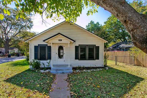 601 W Mustang ST Caldwell TX 77836