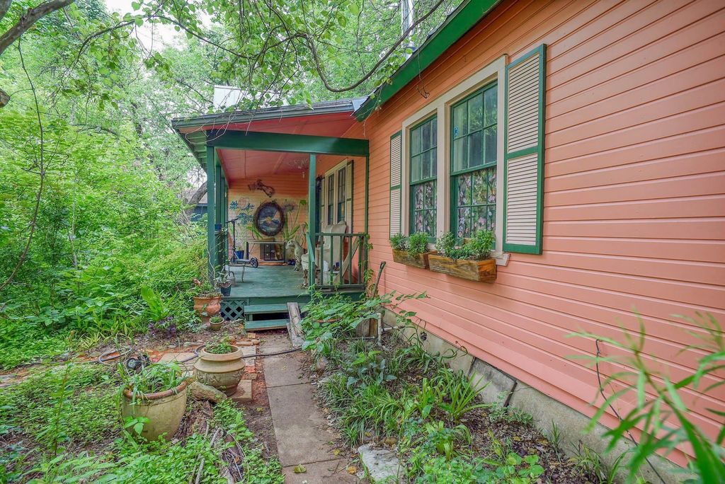 Photo of 1905 Main ST, Bastrop, TX 78602 (MLS # 2270682)